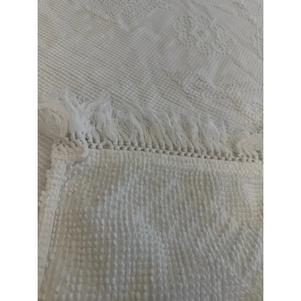 VTG!  Morgan Jones White Chenille Hobnail Floral‎ Bedspread Fringe Queen READ!!